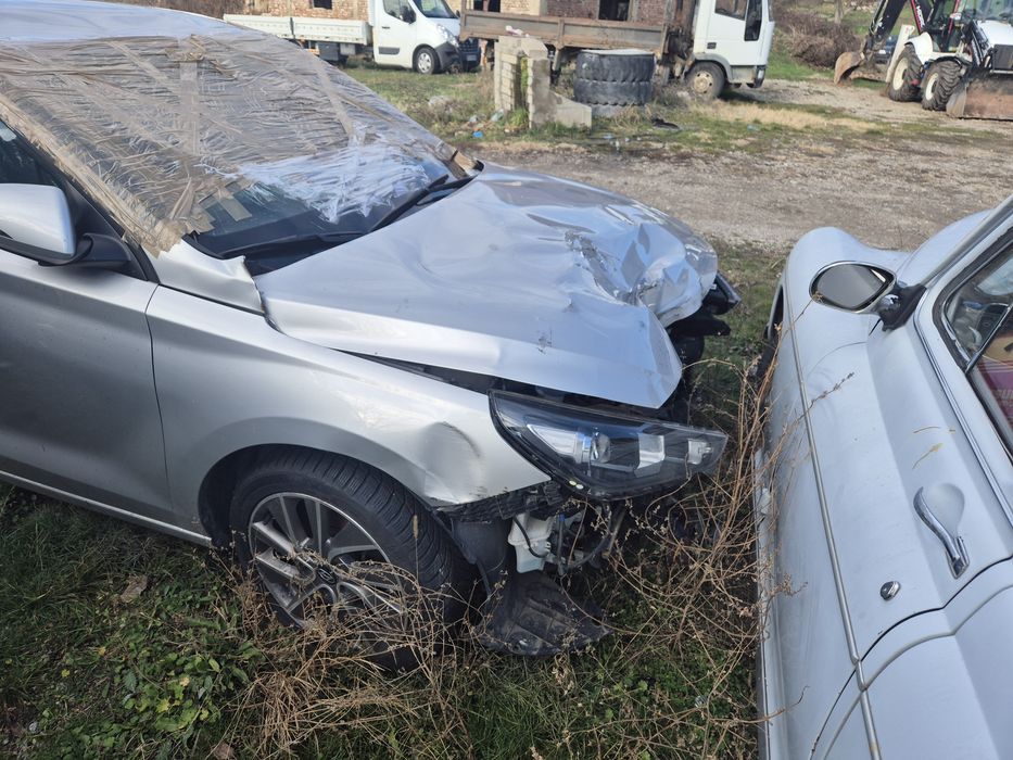 Продавам на части