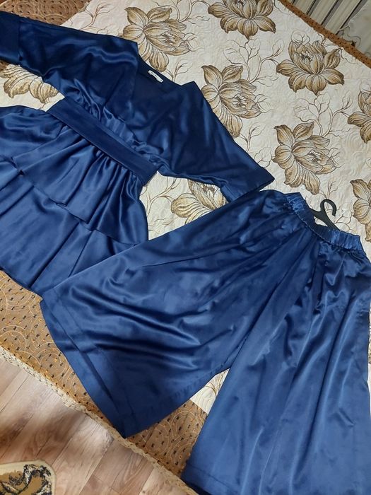 Женский костюм атлас