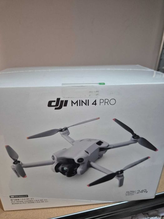 Дрон DJI Mini 4 Pro Fly More Combo, DJI RC-2, 34 min,Bundle, НОВО