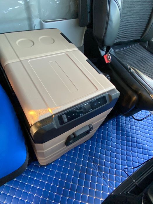 Frigider/congelator cu doua compartimente