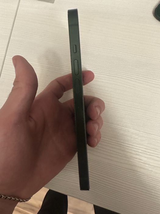 Срочно продам İphone 13