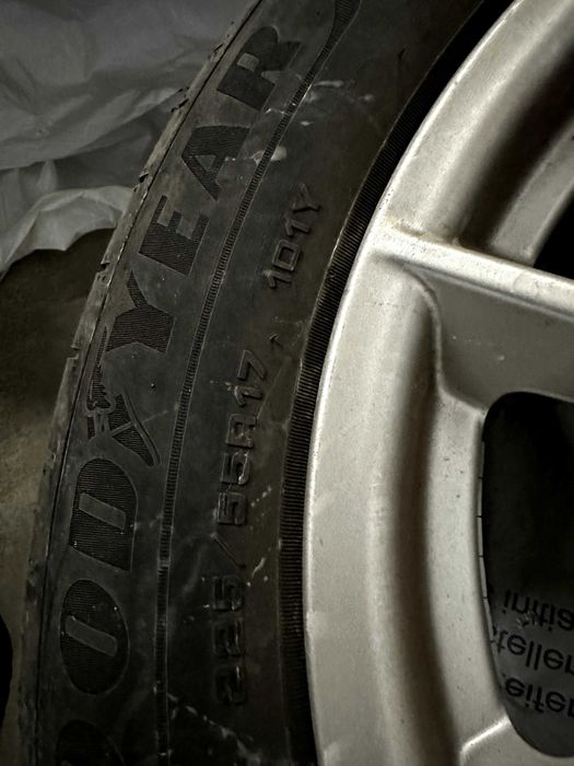 Оригинални Джанти 17" за BMW 5-та серия (G30/G31) с Гуми Goodyear EfficientGrip Performance 2022г.