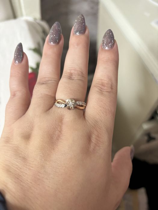 Золотые кольца с брильянтами.