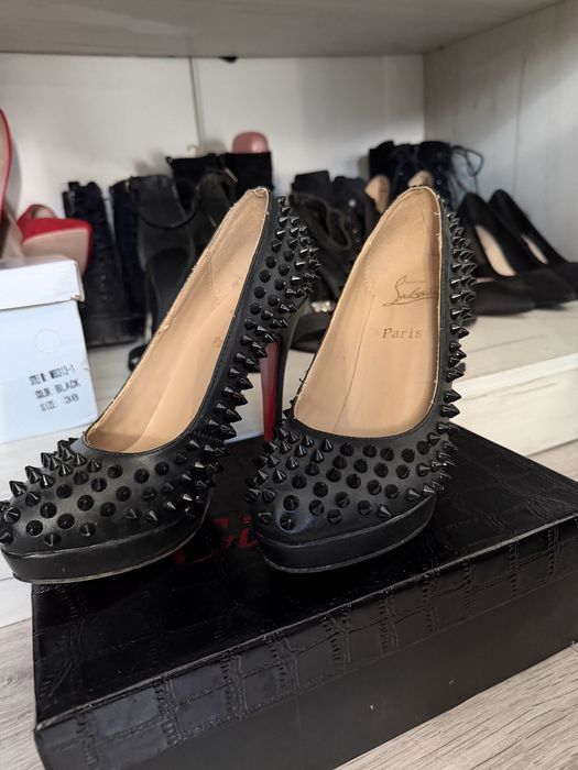 Обувки на Christian Louboutin