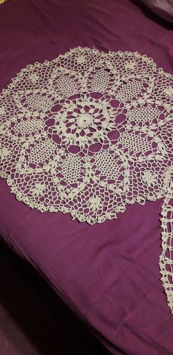 Ръчно плетени покривки за маса