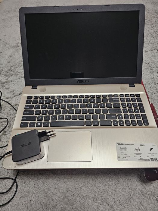 Vând laptop ASUS X541U
