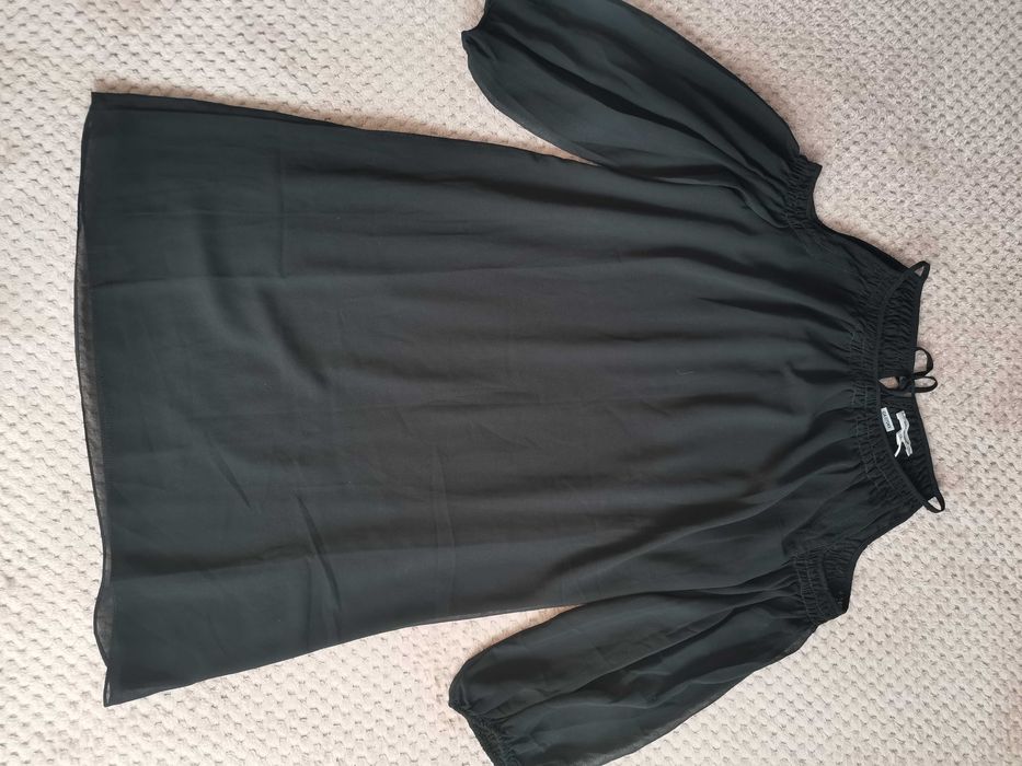 Rochie cu umerii goi