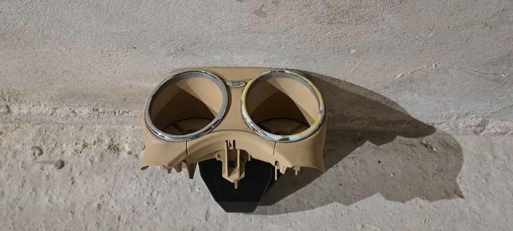 Поставка (конзола) за чаши Мерцедес цлс + пепелник