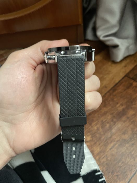 продам часы оригинал все рабочий цена 10990