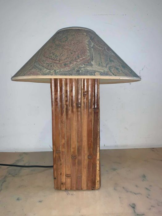 Veioza din lemn imbracata in bambus