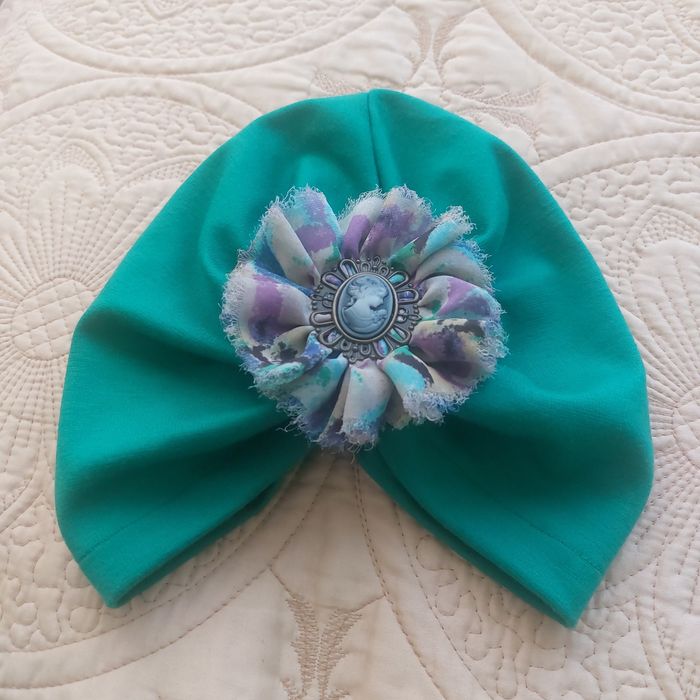 Fes și turban fetita