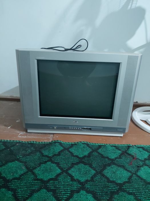 Telivizor sotiladi