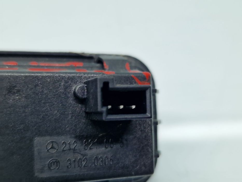 Buton deschidere haion Mercedes Clasa C (W204) [Fabr 2007-2014] 21282