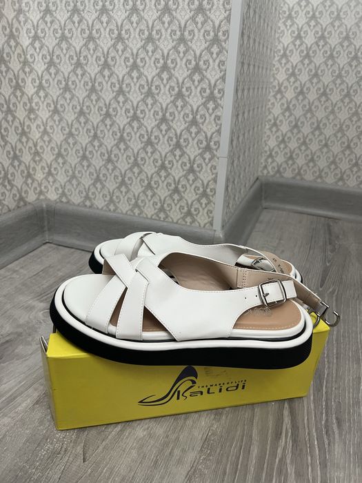 Продам женскую обувь