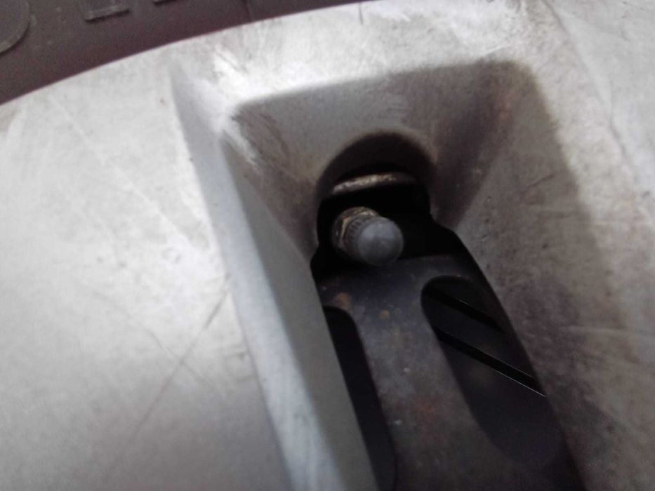 Vand cauciucuri de vara + iarna+jeante+capace