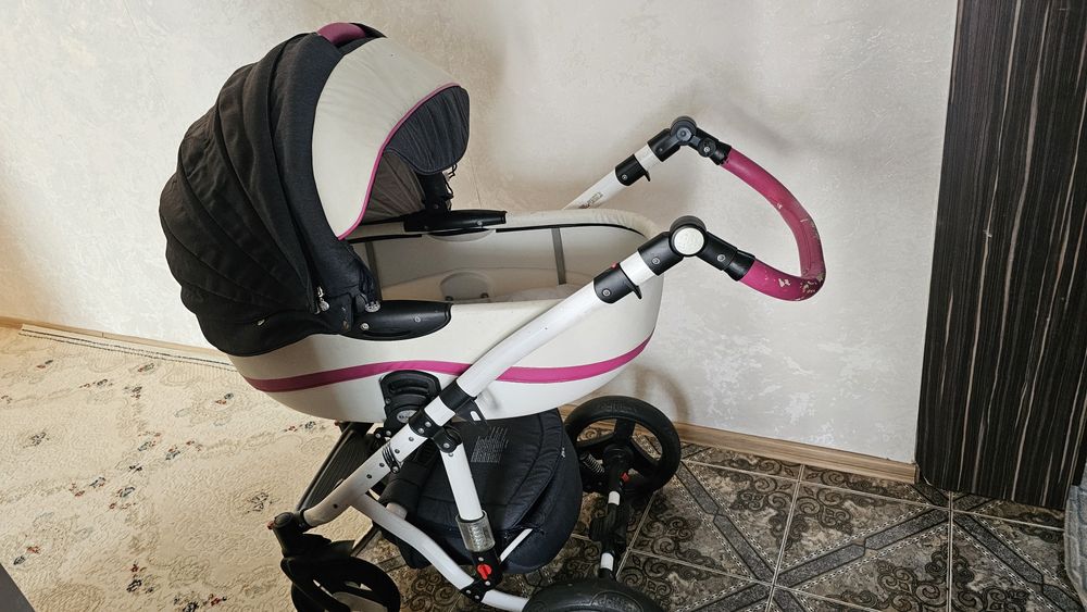 Продам срочно коляску Adamex!