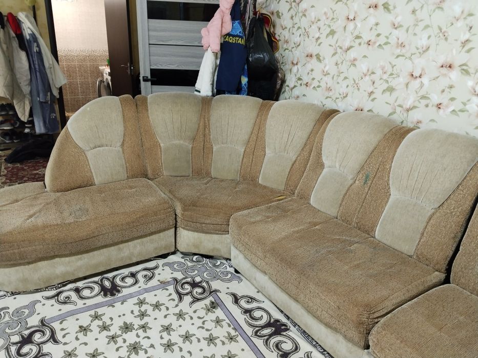 Диван угловой продам