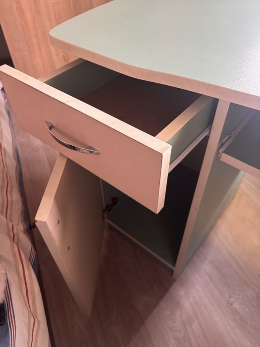 Детско дървено бюро