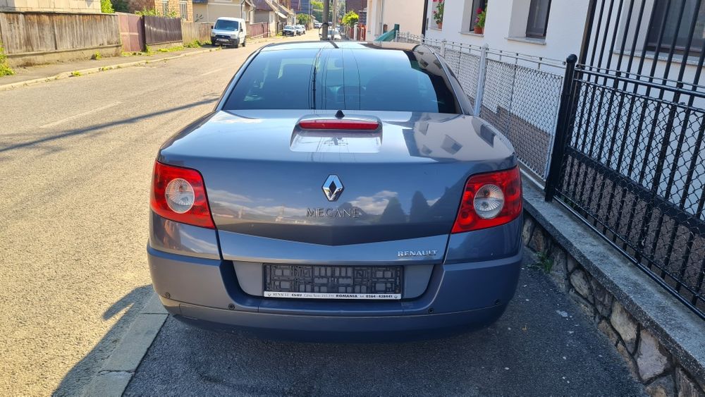Vând Renault Megan 2 CC avariat față