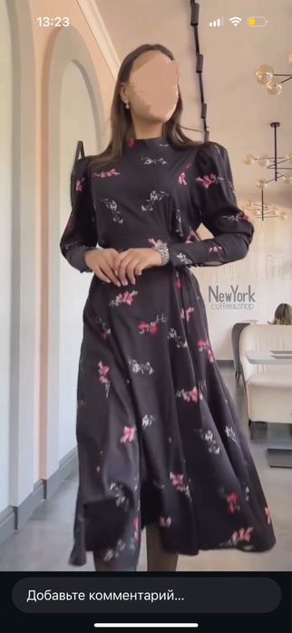 Платье черное с цветочным принтом