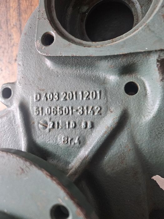 Продам помпу мерс актруса ом541