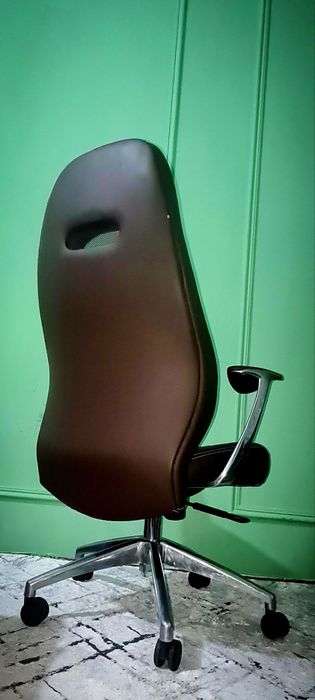 Кресло офисное ДАФНА