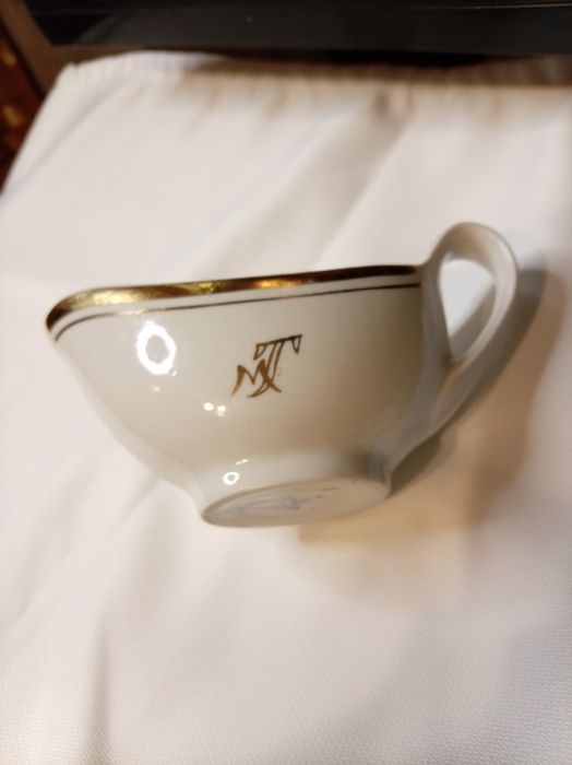 Продам вазы конфетницы и другие.