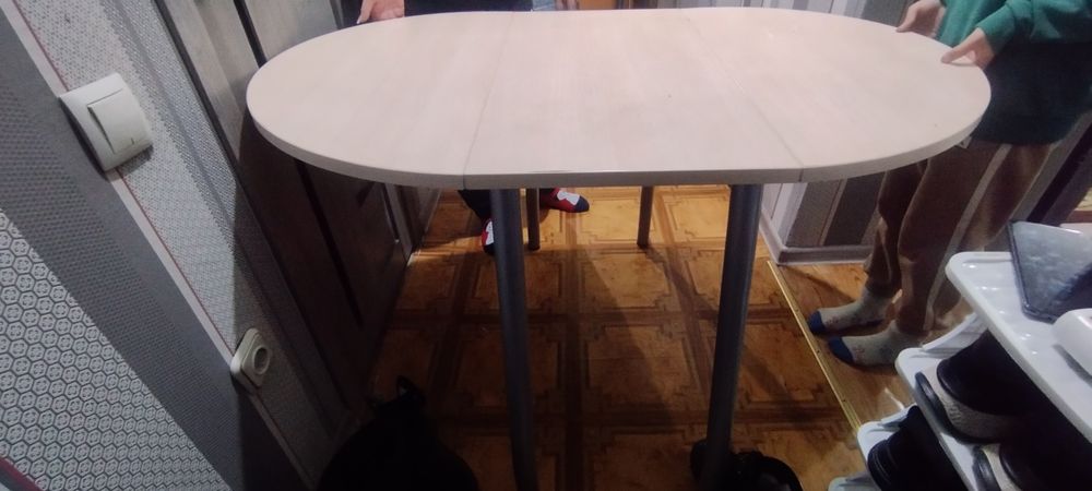 Телевизор с подставкой