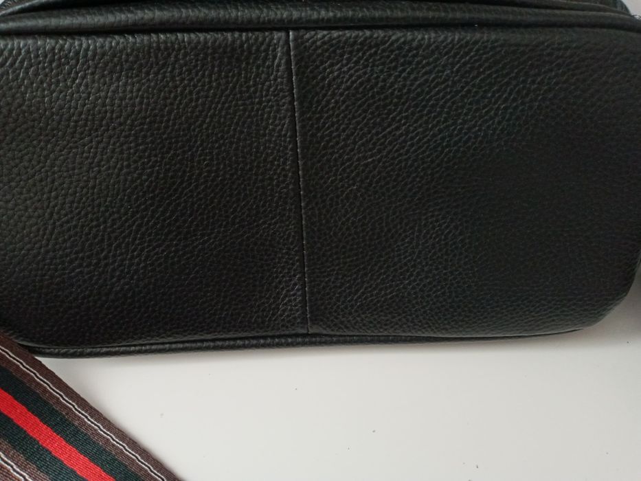 Две кожаные сумки.