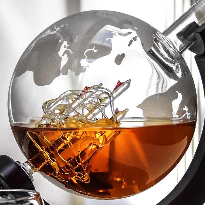 Set cadou Decantor Glob Pământesc pentru whisky, cu 2 pahare și accesorii