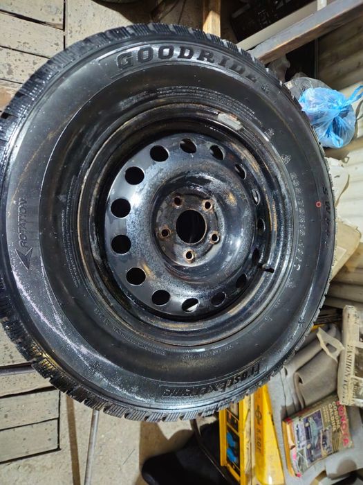 Продам зимнию резину с дисками