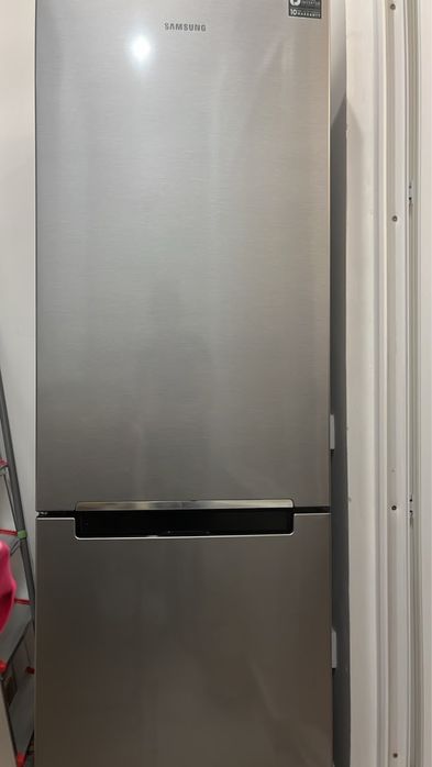 Холодильник Samsung