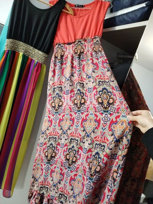 Haine diverse - blugi, bluze, geci, pulovere