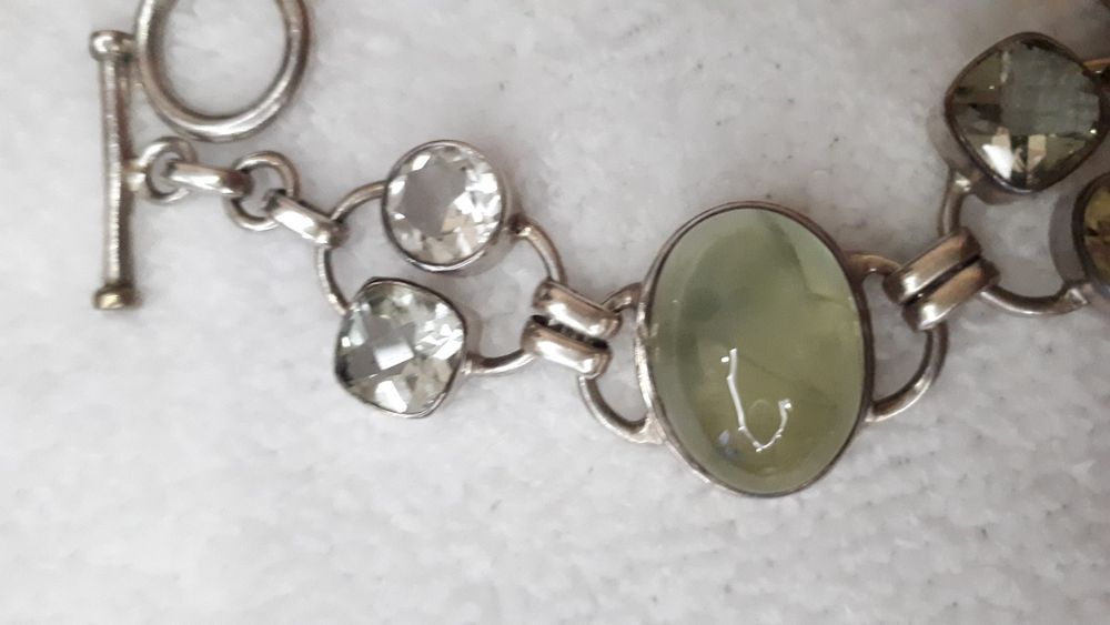 Серебряный браслет с натуральными камнями.