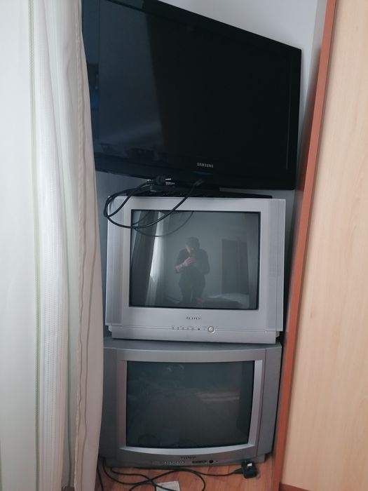 Vînd 3 televizoare funcționale și 2 camere filmat. 500lei