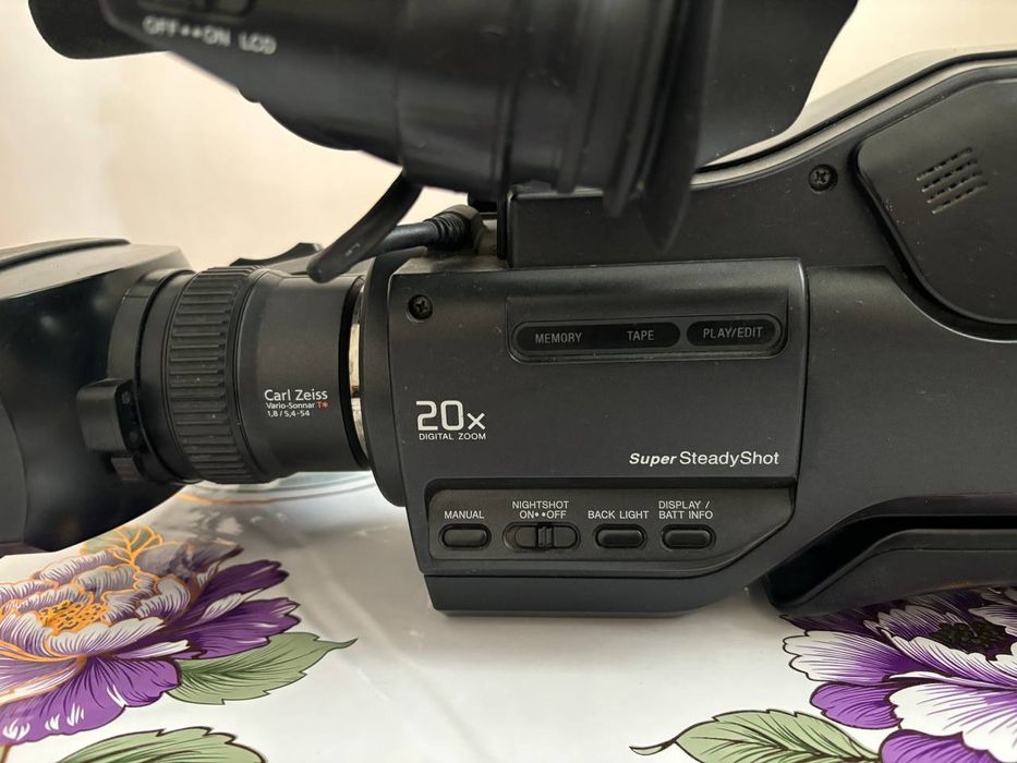 Видеокамера Sony HVR-HD1000E