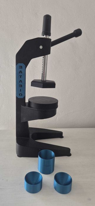 Presă manuală pentru bombe de baie