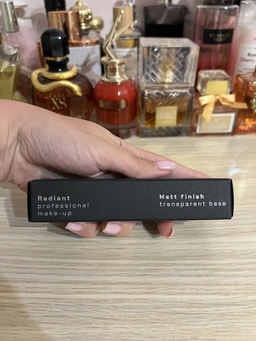 Baza machiaj Radiant matifianta ten gras mixt pentru exces sebum