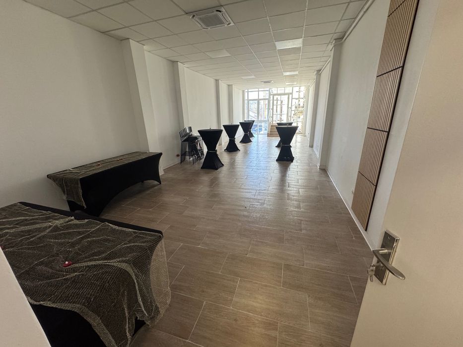 Închiriez mese pentru evenimente – cocktail, petreceri, recepții