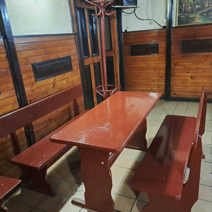 Продавам комплекти от дървени маси и пейки, столове, масивно дърво