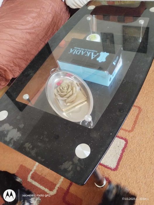 Стъклена холна масичка