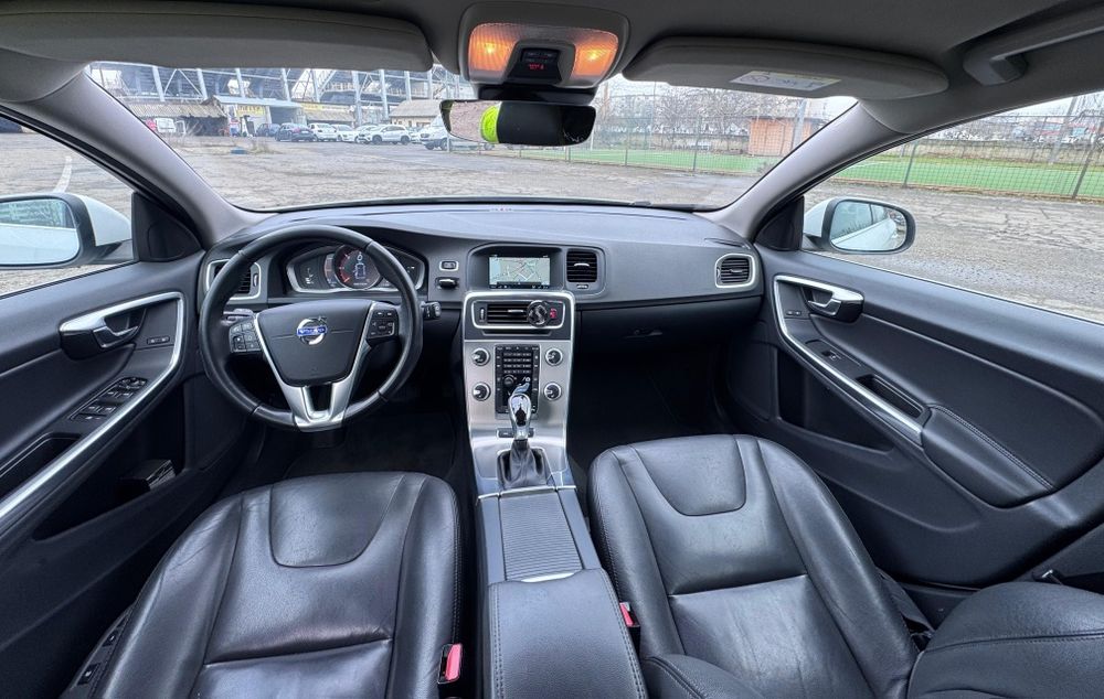 Volvo V60 D6 Twin Engine * R'Design * 2016 * 2.4 Diesel 247 CP 4X4