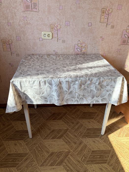 Продам срочно стол кухонный