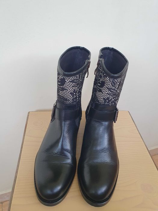 Ghete de piele cu detalii din dantela - Roberto Botella, marimea 36
