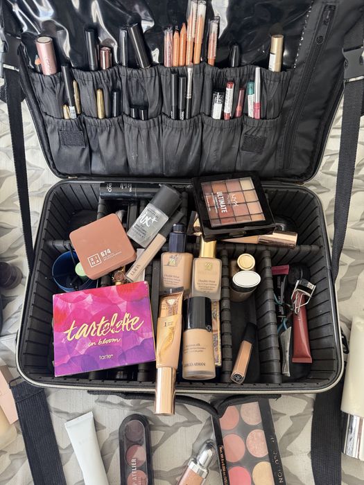 Алматы! Визажистам начинающим! Полные два кейса люксовой косметики