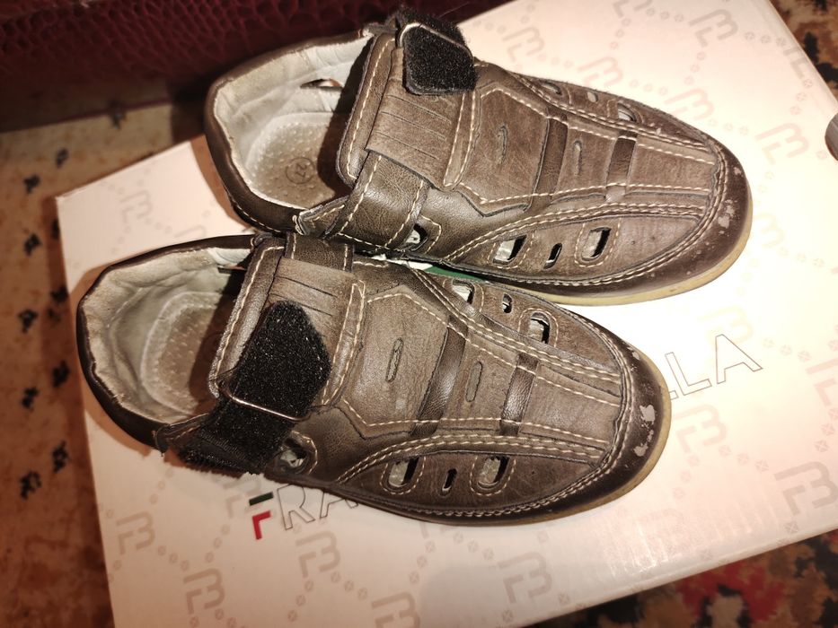 Продам детскую обувь на мальчика и девочку