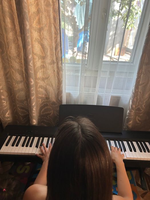 Yamaha P-145 – pian digital + stativ și pedală incluse