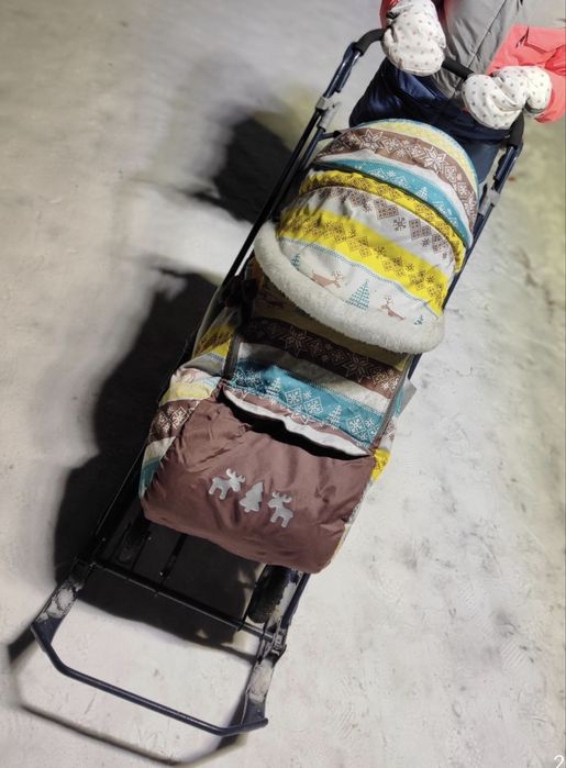 Продаются закрытые детские санки