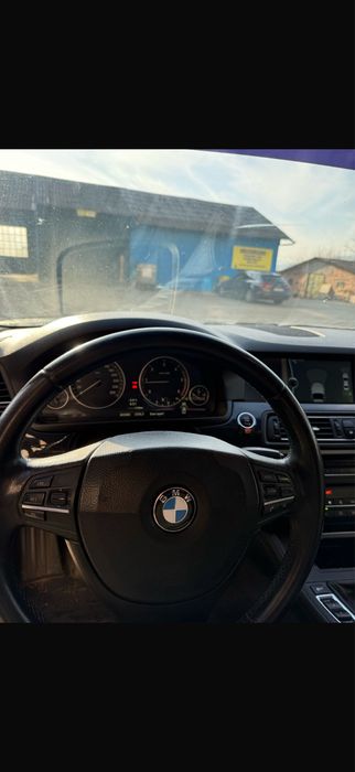 Bmw Seria 5 F10 520d 184 CP • 2011 • Manuală 6 trepte • Bi-Xenon