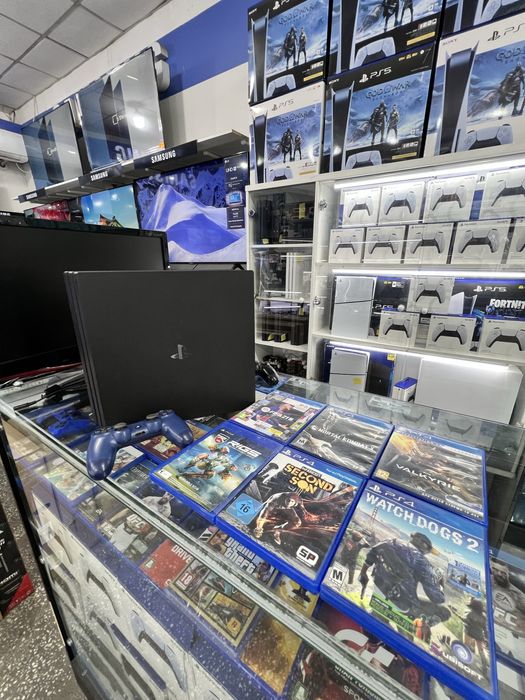 Play Station 4 pro 1TB в хорошем состоянии 4K